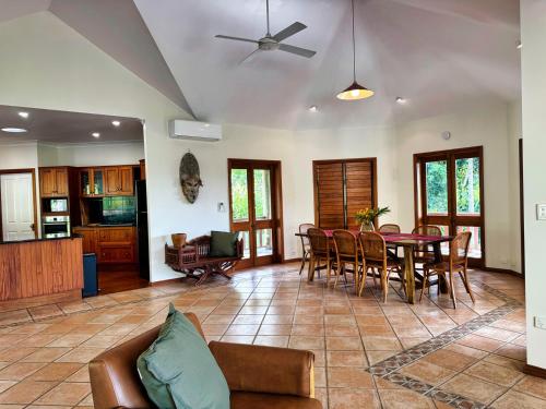 Instalaciones, Ahana Hillside - Scenic Stay Near Cairns in Fishery Falls