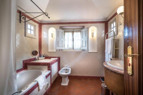 Lawrences Hotel - image 6