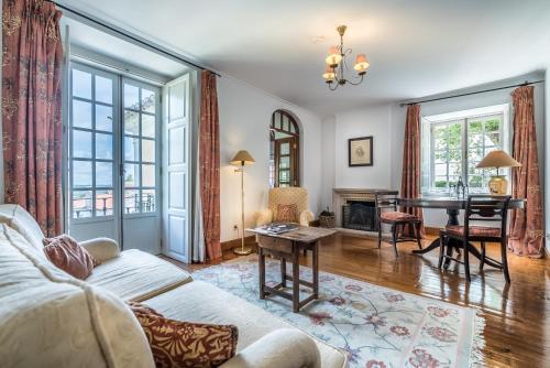 Lawrences Hotel - main image