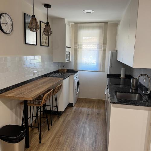 virtuve, Vivienda de Uso Turístico Los Castaños (Vivienda de Uso Turistico Los Castanos) in Cobreros