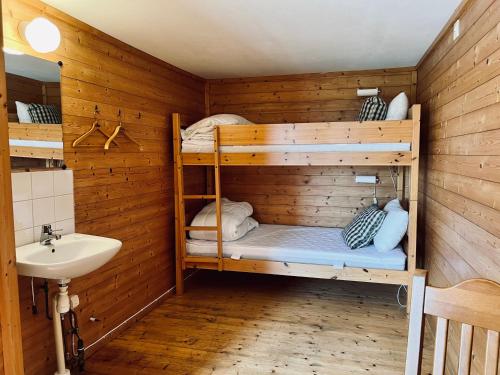 1 bunk bed