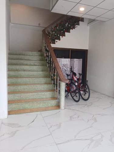 โรงแรมควีนส์ (Queen) in Phunphin