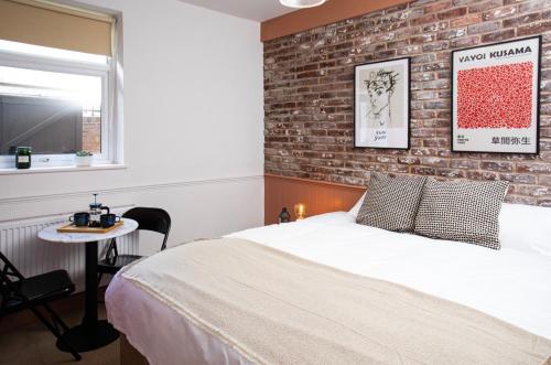 Settle in Southampton - Stylish Self Check-In Rooms & Suites - image 4