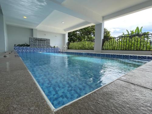 Swimming pool, The Grounds Hotel in Santa Maria
