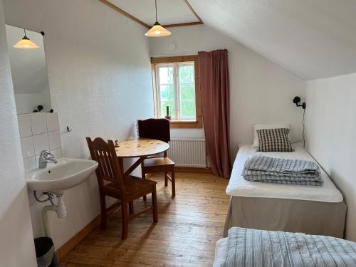 2 twin beds