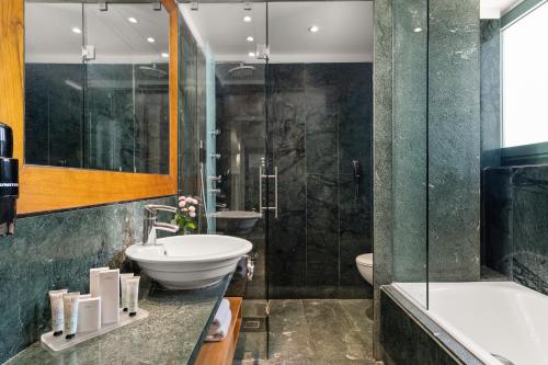 room detail thumbnail 2