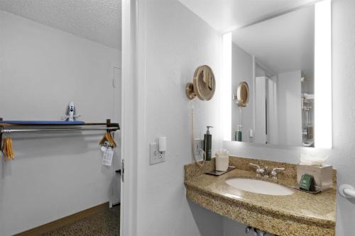 DoubleTree by Hilton Palm Beach Gardens - image 14
