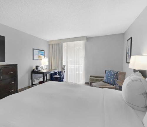 DoubleTree by Hilton Palm Beach Gardens - image 11