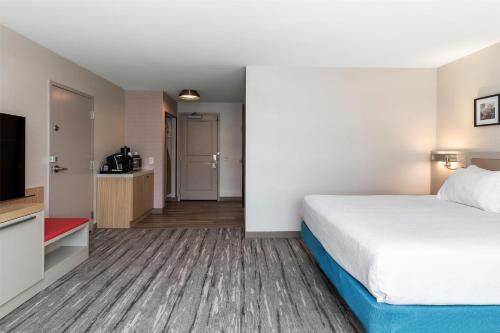 Hilton Garden Inn Auburn - image 8