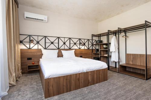 Standard Double Room image 8