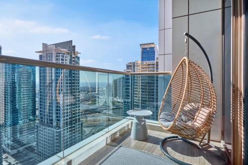 Sky-High Luxury 1BR in 27th Floor MBL Residence, Dubaj