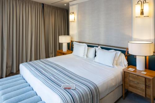 Double or Twin Room image 3