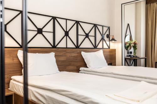 Twin Room image 3