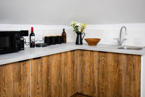 Settle in Southampton - Stylish Self Check-In Rooms & Suites - image 5