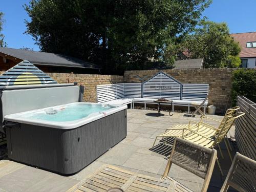 Broadstairs Apartments With Luxurious 4-person Communal Hot Tub - Sleeps Up To 20 People - 布羅德斯泰爾