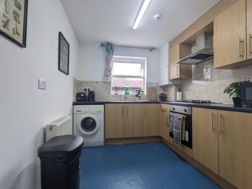 Room Near City Centre Private Bath Free Parking in Edge Hill