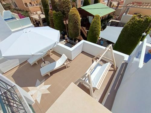 Chariot Apartments Santorini 5