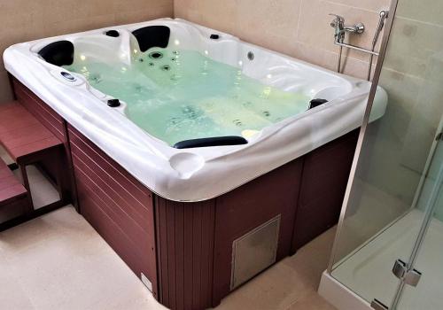 Hot tub, Heralec Chalupa in Cikhaj