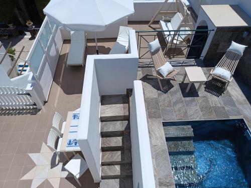 Chariot Apartments Santorini 5