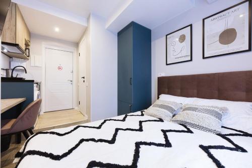 One-Bedroom Apartment image 9