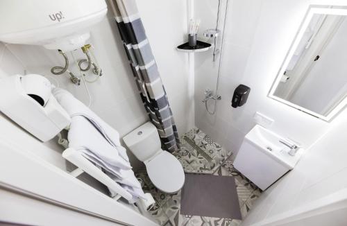 One-Bedroom Apartment image 7