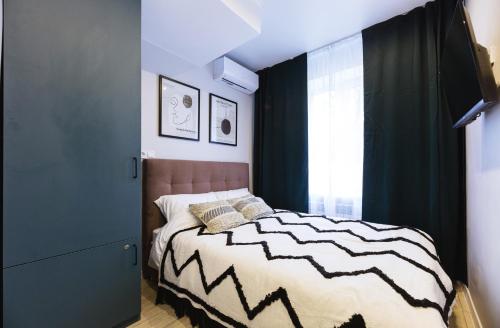 One-Bedroom Apartment image 6