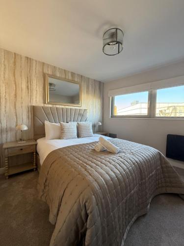 Elegant 1 Bed with free parking, Cardiff