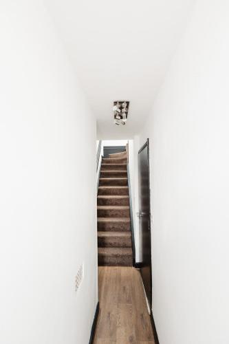 Entrance, Two Bedroom Executive Pad by Traboule Properties Ltd in Warrington