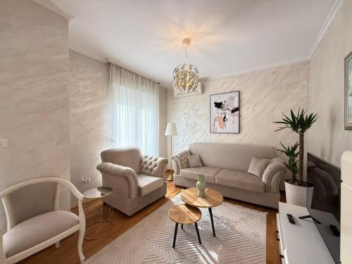 SunnyWeek Luxury Apartment