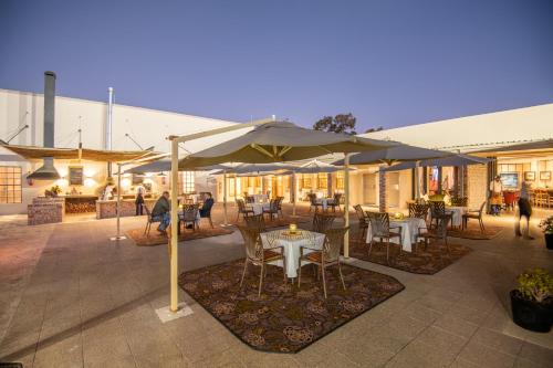 Restaurant, Safari Lodge in Windhoek
