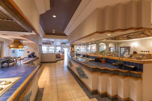 Restaurant, Safari Lodge in Windhoek