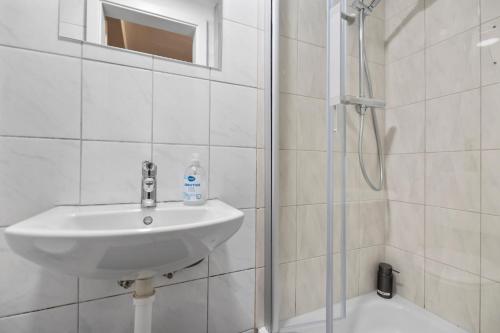 Komfortables Studio in Köln-Ehrenfeld, Küche, Vollausstattung, Netflix, 1 Min zur U-Bahn, 10 Min zum Neumarkt, Colonia (foto 9)