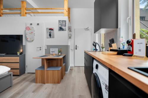 Komfortables Studio in Köln-Ehrenfeld, Küche, Vollausstattung, Netflix, 1 Min zur U-Bahn, 10 Min zum Neumarkt, Colonia (foto 7)