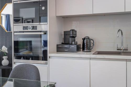 Urban & Stylish 1 BR Apt, Sleeps 4, Wifi, Birmingham (photo 9)