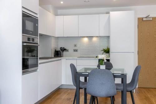 Urban & Stylish 1 BR Apt, Sleeps 4, Wifi, Birmingham (photo 11)