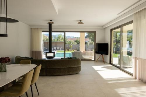 Villa Neratzia-Luxury Escape gîte à louer Chrysavgí