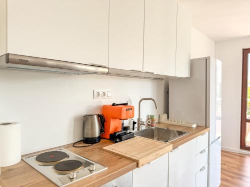 City Stay 1BR Near Mall Plovdiv with Workspace by Flat Manаger in Plovdiv Nyugati Negyed
