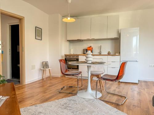 Konyha, City Stay 1BR Near Mall Plovdiv with Workspace by Flat Manаger in Plovdiv Nyugati Negyed