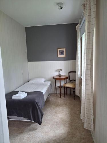 3 twin beds