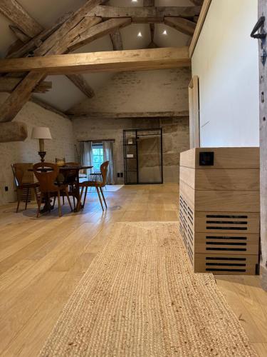 Châteauneuf Suites (Chateauneuf Suites) in ปูยี-ออง-โอซัว