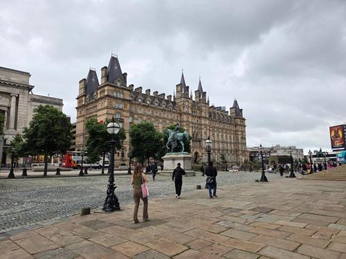 Luxury City Center Apartment, Liverpool (photo 8)