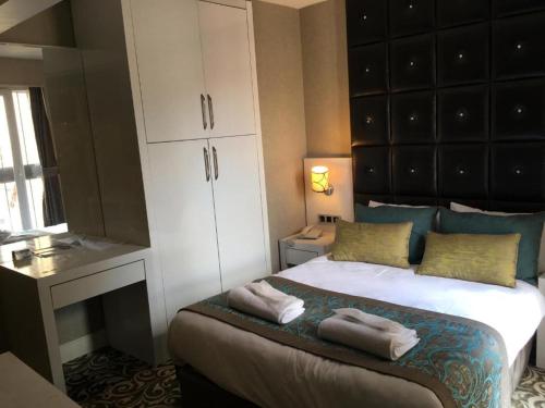 Economy Double Room image 4