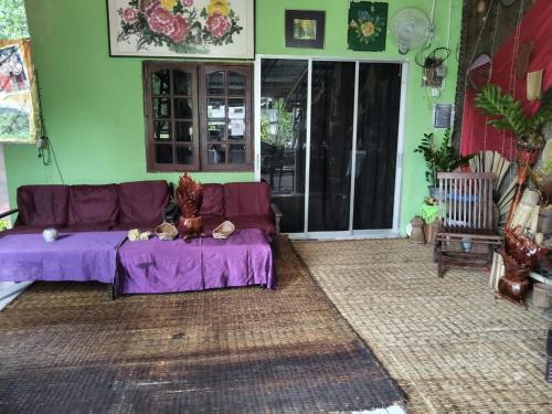 Karen Tibura Homestay in Kota Padawan