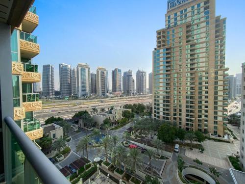 Sleek and Spacious 2BR at Dubai Marina, Near Beach, Dubái (foto 7)