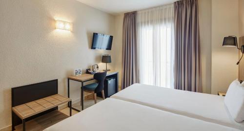 Twin Room image 2