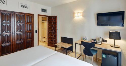 Twin Room image 4