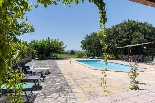 Micocoulier de la Maréchale (Micocoulier de la Marechale) in 奧爾尼亞克拉旺