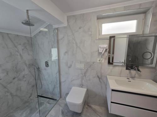 Shower, Fraj Holiday Homes Pogradec in Pogradec