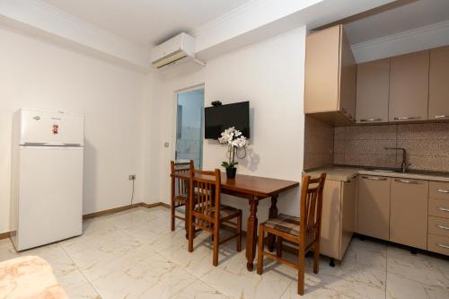 Triple Room with Private Bathroom image 7