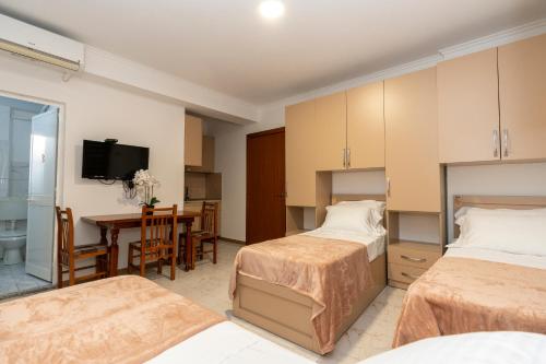 Triple Room with Private Bathroom image 3